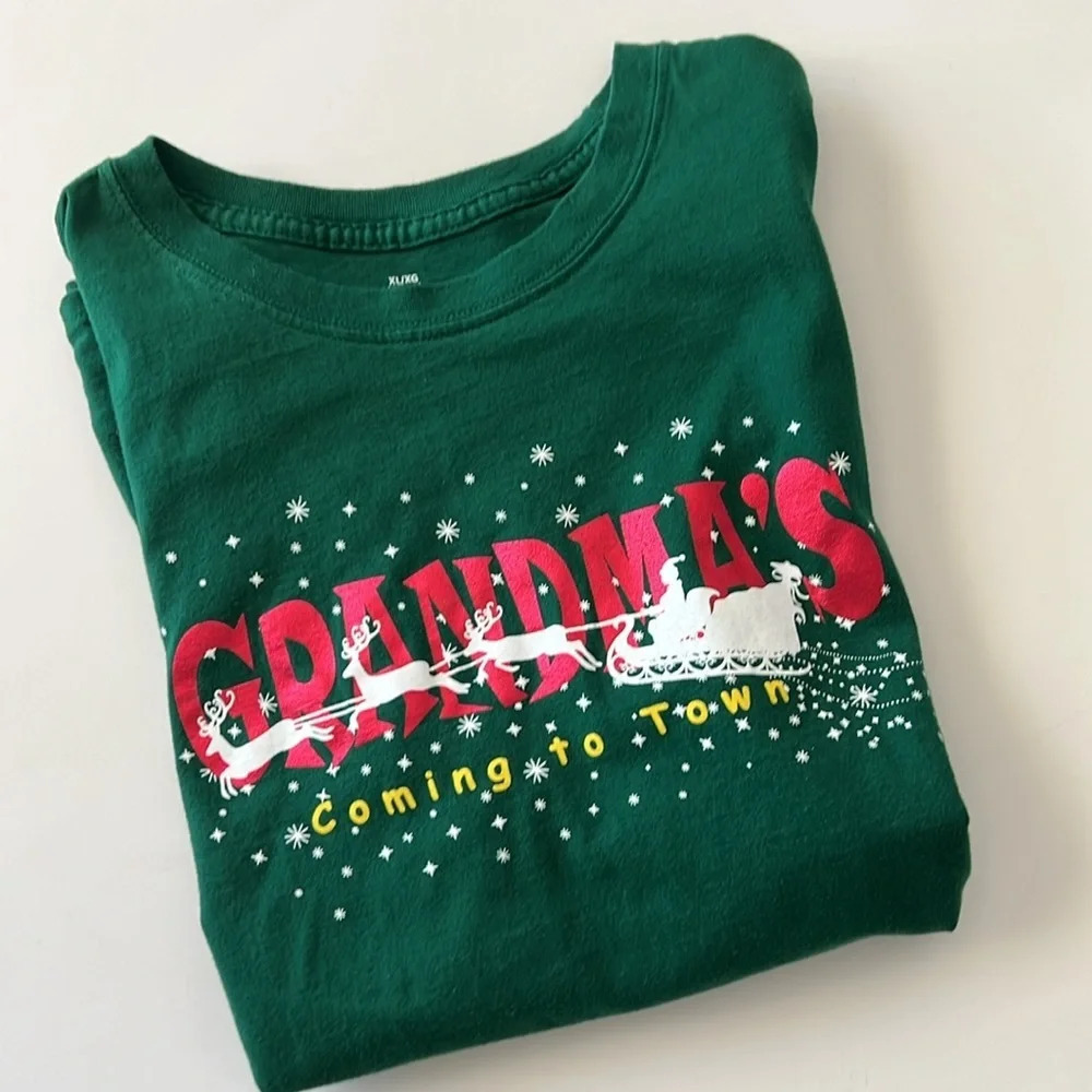 Christmas T shirt. “Grandma’s coming to town”